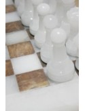 Juego de ajedrez en alabastro