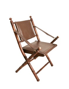 Cadira plegable, construïda en canya de bambú.