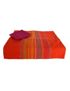 Mantel de color naranja con 4 servilletas. Medidas: 150x150 cm.