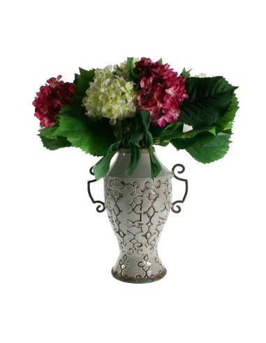 Vase en céramique gravé gris avec poignées en métal, décoration de maison de style rustique.