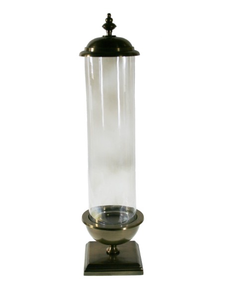 Urna hurricane de cristal con base de metal para decoración y ambiente hogar de estilo clásico. Medidas: 65xØ 15 cm.