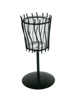 Portavelas pequeño forma de copa de metal color negro para velas de té decoración hogar nórdico. Medidas: 17x8x8 cm.