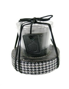 Espelma aromàtica en got per decorar de color negre ambient a la llar