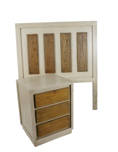 Ensemble tête de lit et table de chevet 90 cm en bois massif vieilli.