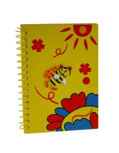 Carnet pour Enfants à Feuilles Rayées avec Couvertures en Bois Jaune Décorées de Coccinelle et de Soleil.