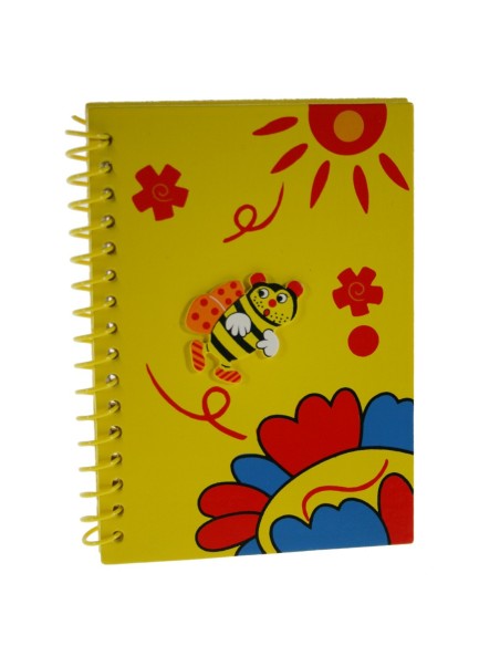 Libreta Infantil Hojas a Rayas con tapas de madera de Color Amarillo decorada con mariquita y sol.