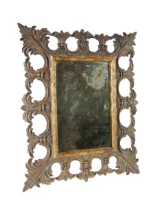 Espejo de pared madera maciza tallada i vidrio envejecido. Colección CHRISTOPHER GUY. Medidas: 50x40 cm.