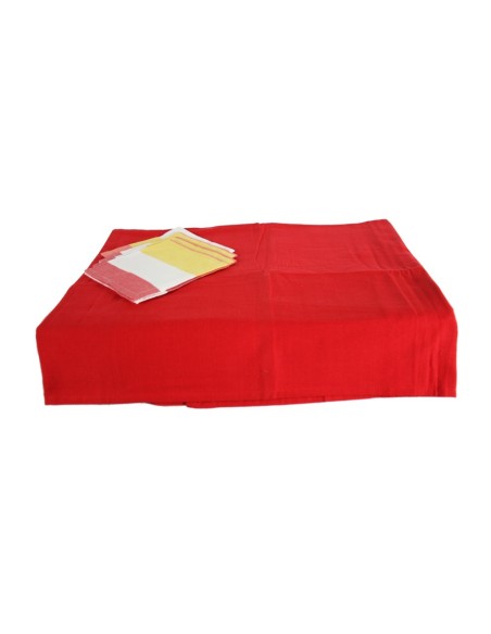 Mantel de color rojo con 6 servilletas. Medidas: 150x250 cm.