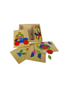 Puzzle en mosaïque multicolore dans une boîte en bois avec diverses compositions, un jeu classique pour enfants