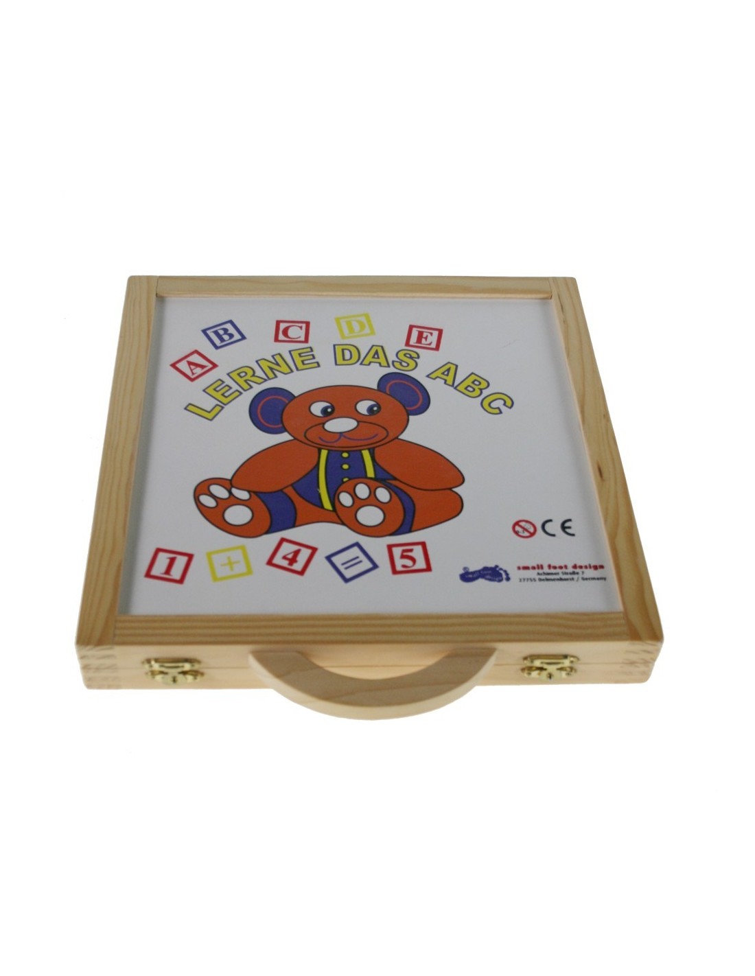 juego de letras magnéticas y de madera para niños sobre una base de madera  Fotografía de stock - Alamy