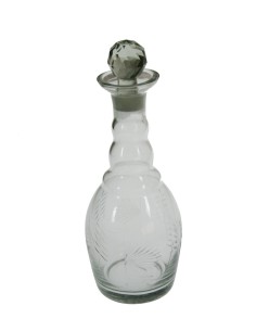 Botella de vidrio estilo clásica con detalles en relieve Botella con tapón. 