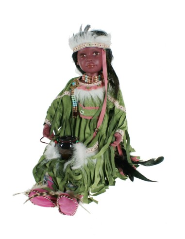 Muñeca  muy original de estilo indígena con vestido de color verde