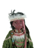 Muñeca muy original de estilo indígena con vestido de color verde