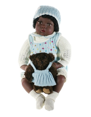 Muñeca negrita muy original de estilo clásico con vestido de punto 