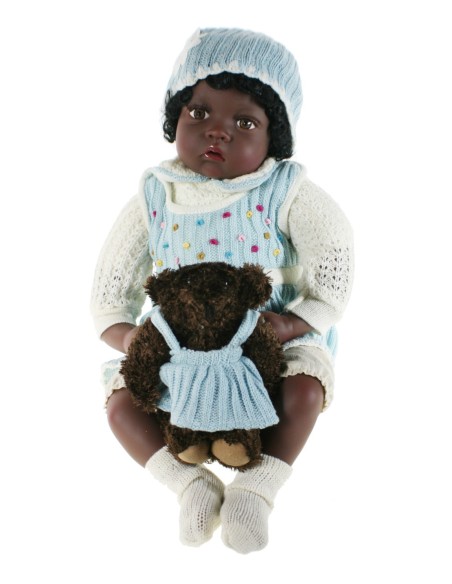 Muñeca negrita muy original de estilo clásico con vestido de punto 