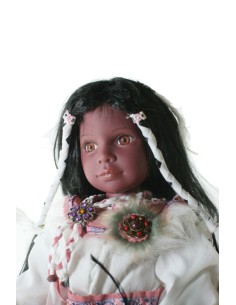 Muñeca  muy original de estilo indígena con vestido de color blanco 2