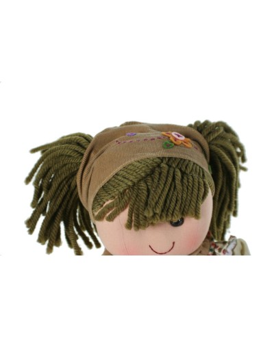 Poupée de chiffon classique en robe marron écru