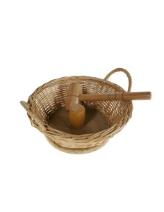 Trencanous Trencanous en contenidor de vímet amb maça de fusta estil rústic estri de cuina i taula regal original.