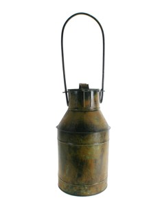 Lechera de chapa en óptica antigua con asa de transporte