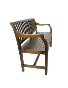 Banc de fusta massissa de dues places amb respatller i braços d´estil rústic decoració llar.  2