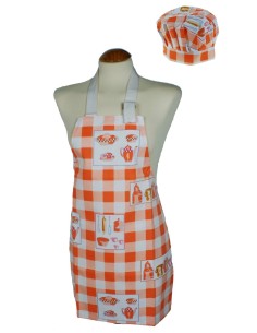 Davantal infantil cuina amb gorra i peto ajustable color taronja quadres. Mides totals: 65x50 cm.