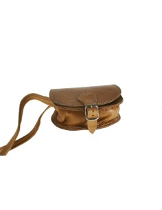 Bolso bandolera de media luna pequeño de piel color marrón 2