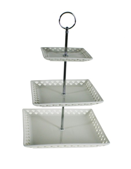 Frutero o plato de presentación de tres pisos de cerámica blanca decoración nórdico vintage . Medidas: 36x23x23 cm.
