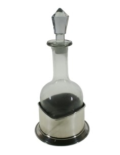 Botella de vidrio clásica para vino y licor con tapón y base de metal