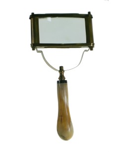 Lupa grande de mano en metal 2