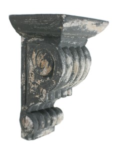 Étagère en bois sculpté de style vintage