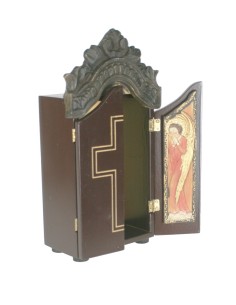 Petite chapelle culte pour table et mur avec portes en bois et céramique pour exposer des personnages 2