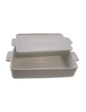 Plat font rectangular de ceràmica blanca amb tapa per a servei de taula i parament de cuina