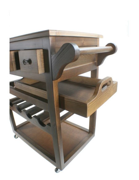 Carro de cuina de fusta amb safata, boteller i tres calaixos color castanyer útils de cuina i menjador.