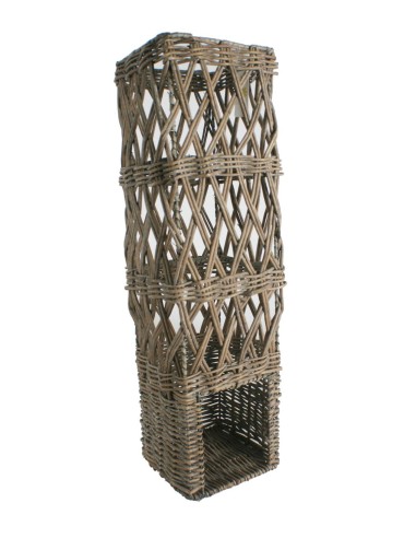 Porte-papier toilette vertical en osier de style nordique.