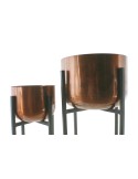 Maceteros de metal acabado en color cobre con pie alto. Medidas: 62xØ32/50xØ23 cm.