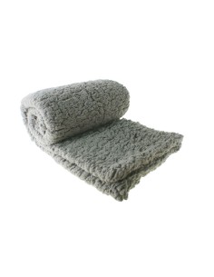 Manta per a sofà i llit de pelfa suau color gris. Mesures: 130x170 cm.