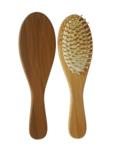 Brosse en bois pour les cheveux et réduire les frisottis et la casse