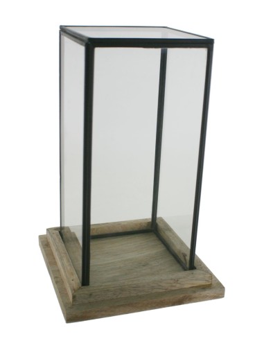 Urne carrée haute en verre avec profil en métal et base en bois naturel pour affichage décoratif.