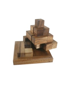 Pyramide de bois pour s'adapter. Mesures: 9x10x10 cm. 2